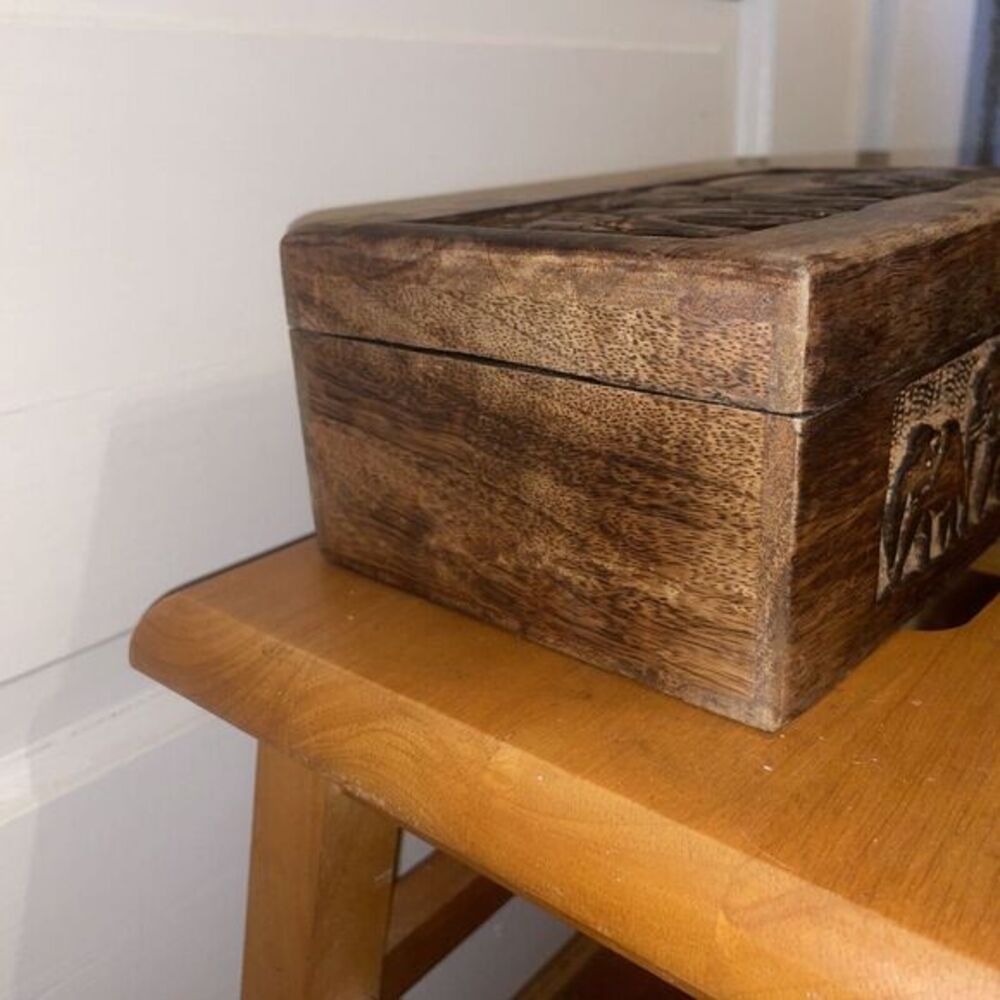 Beautiful Hand Carved Wood Box, Hinged‎ Lid, Herd Of Elephants 8.5 X 5.5x 3.5" - Picture 6 of 9